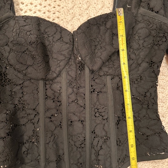 REVOLVE‎ STONE COLD FOX SMALL CORSETS LACE  FLORAL BLACK pit to pit 13 inches - Picture 2 of 8
